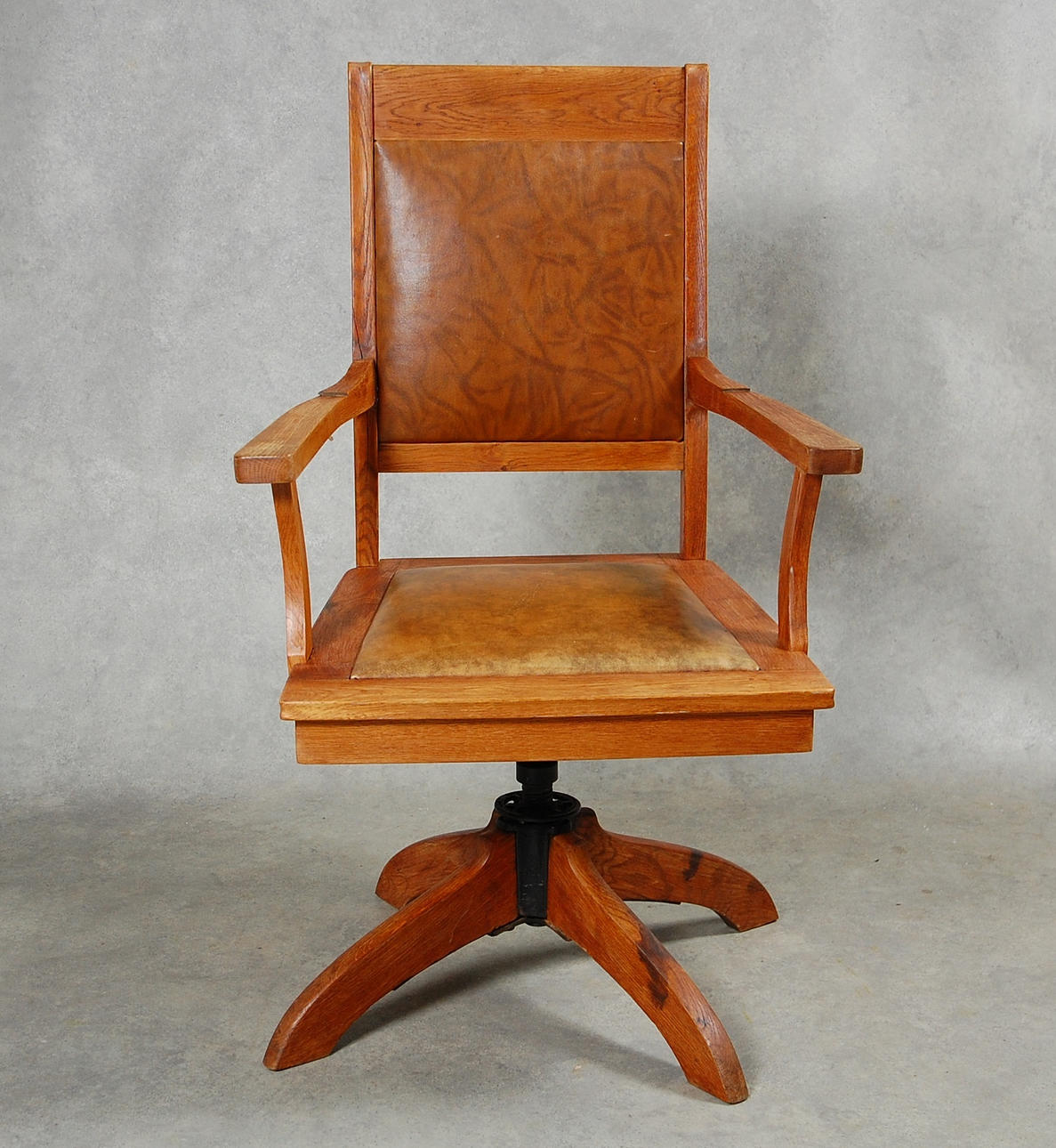 SKRIVBODSSTOL, med gung 1920- tal.