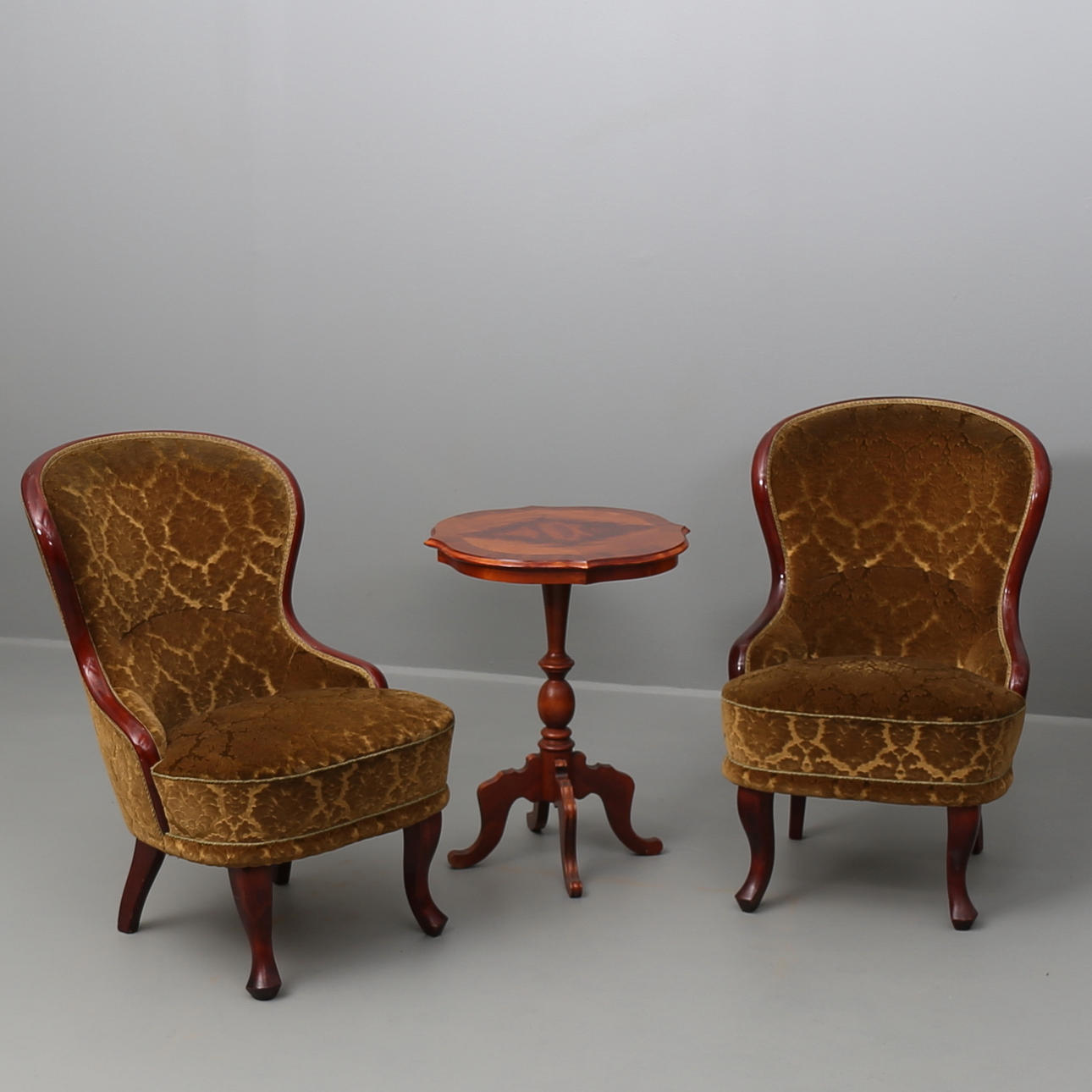 SITTGRUPP, 3 delar. Rokokostil.