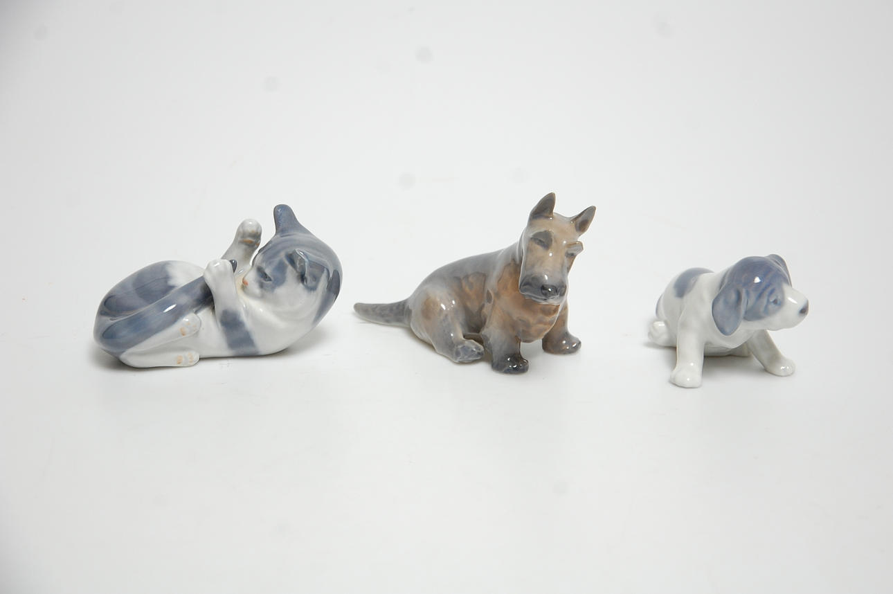 FIGURINER, 3 st hundar, katt, porslin, Royal Copenhagen.