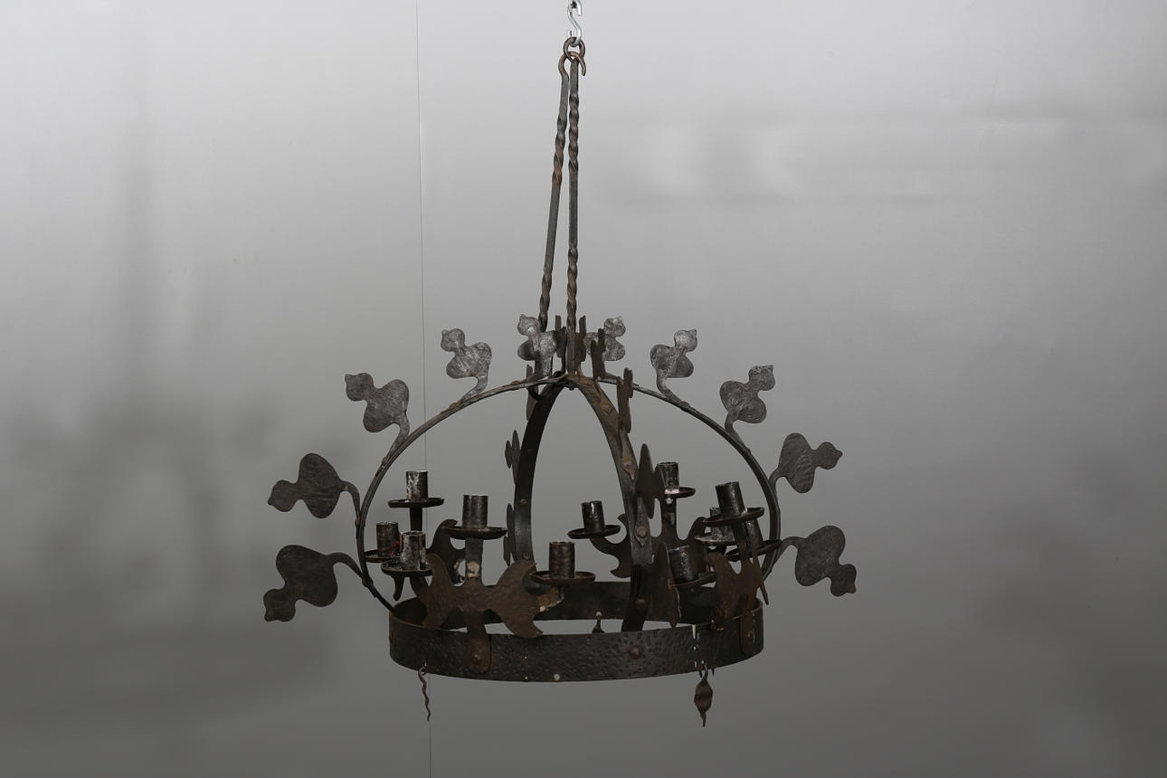 LJUSAMPEL, smide, 4 armar, 12 ljus, 1900-talets första hälft.