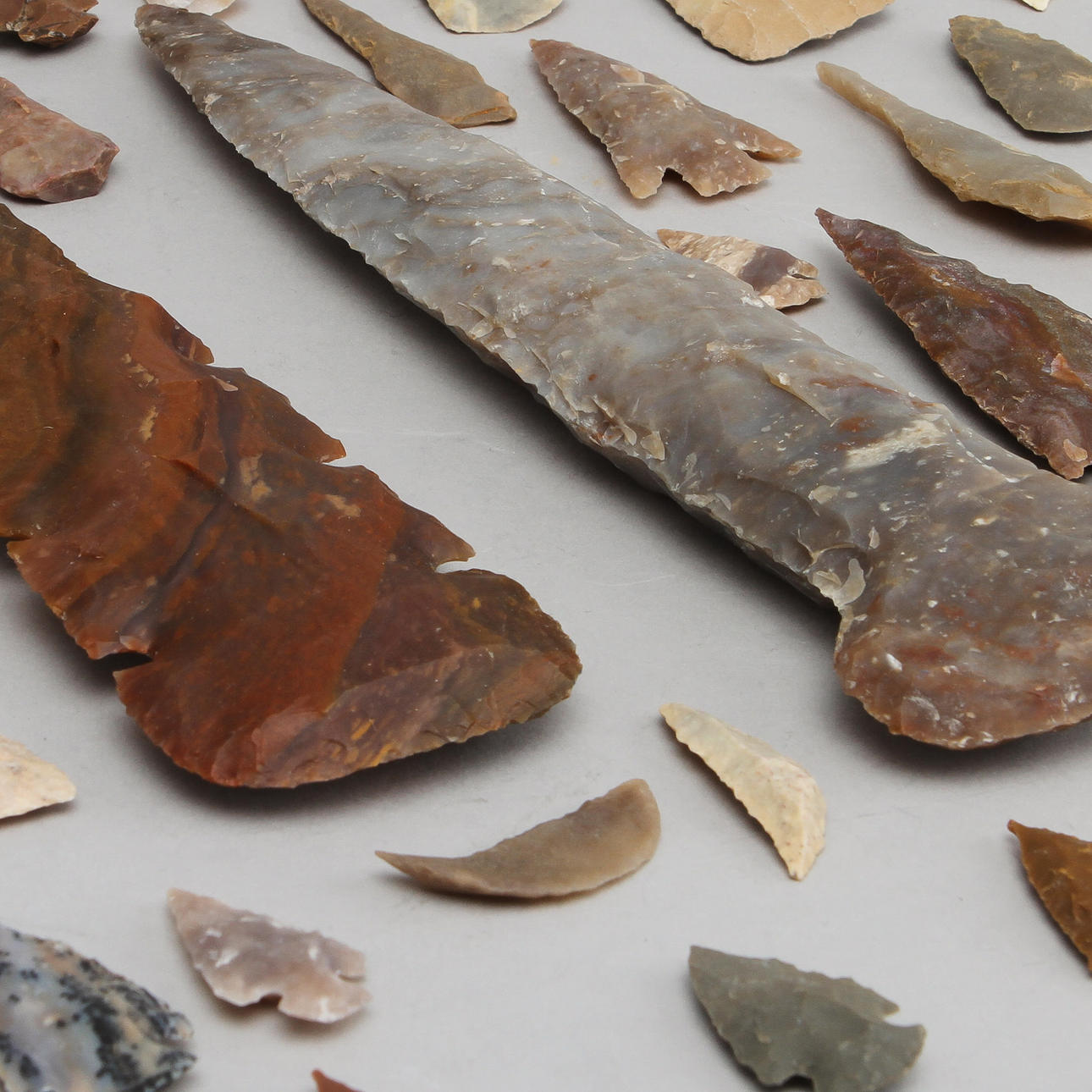 FLINTASTEN, spetsar.