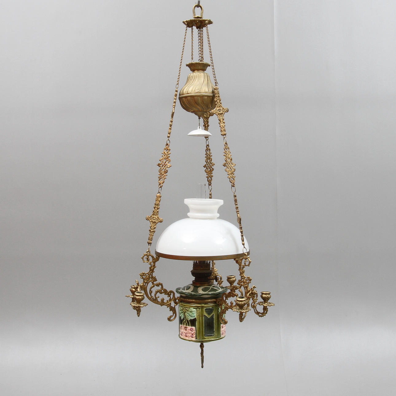 TAKFOTOGENLAMPA, majolika, jugend, omkring 1900.