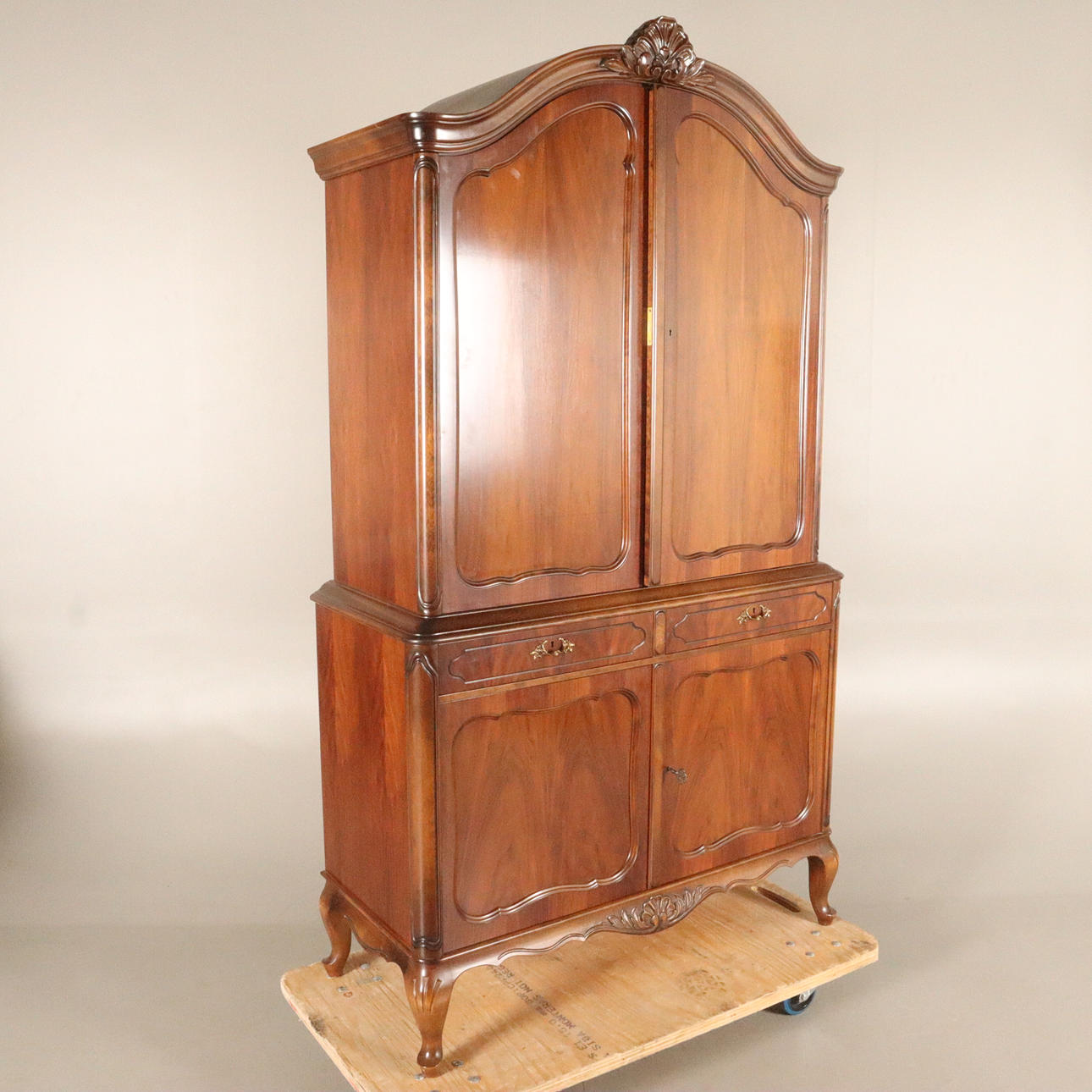 ARMARIO, estilo rococó.