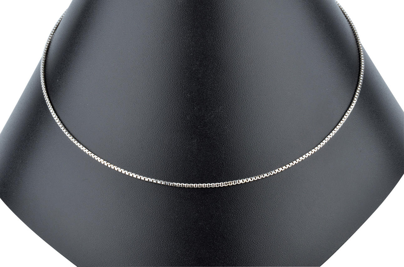 Halsband 585 vitguld ca. 4,8 g.