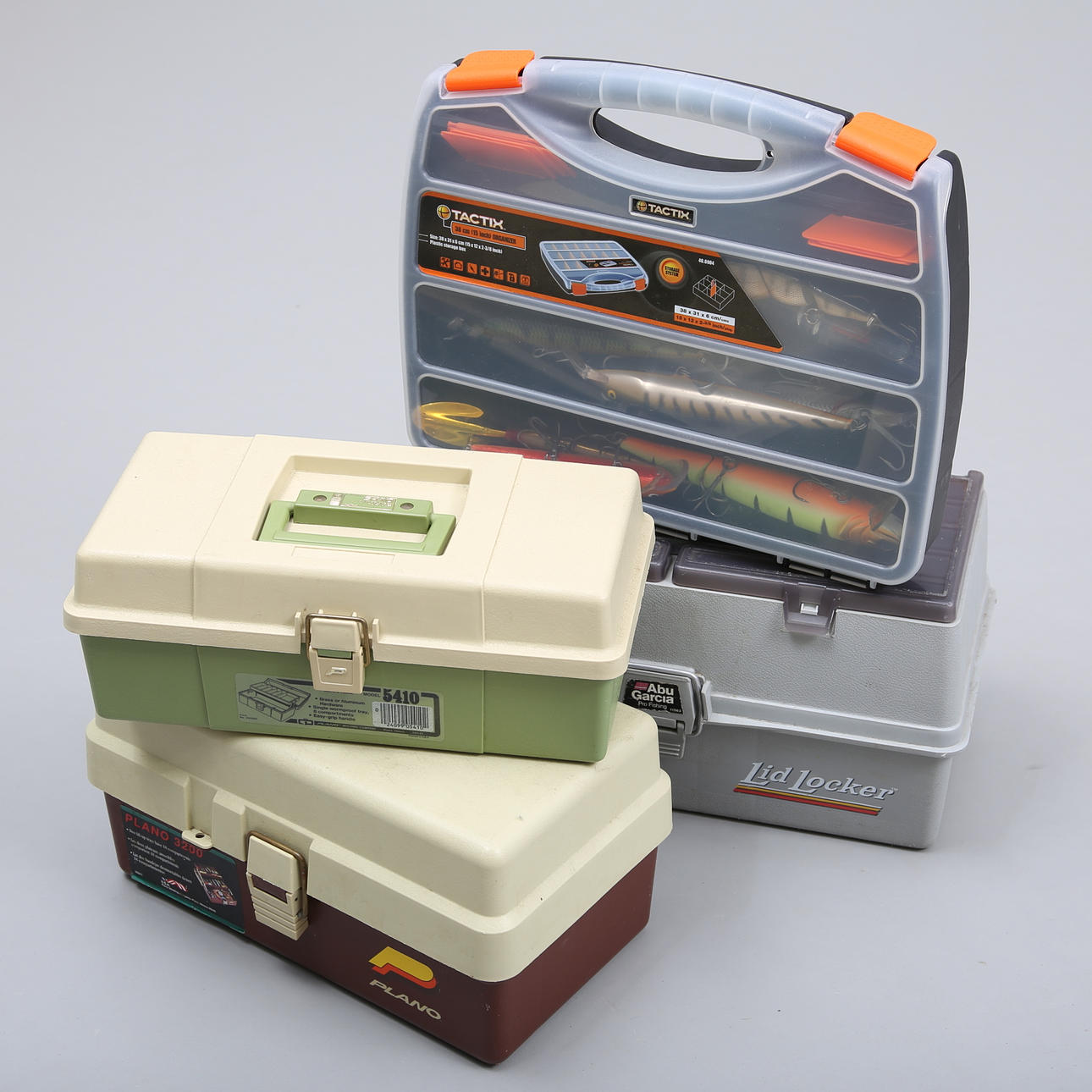 ANGELAUSRÜSTUNG, 4 Stück Angelboxen mit Griff, ca. 130 Stück.