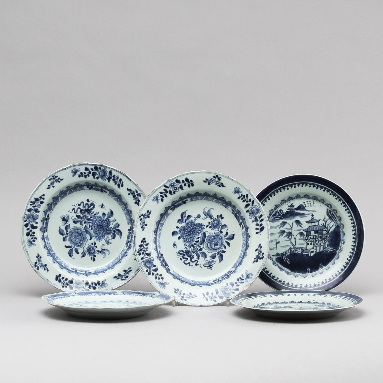 TALLRIKAR, 5st, porslin, Kina, 1700-tal.