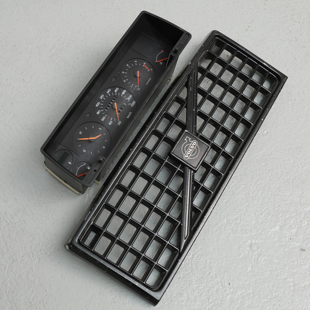 BILDELAR, 2 st, Volvo 740.