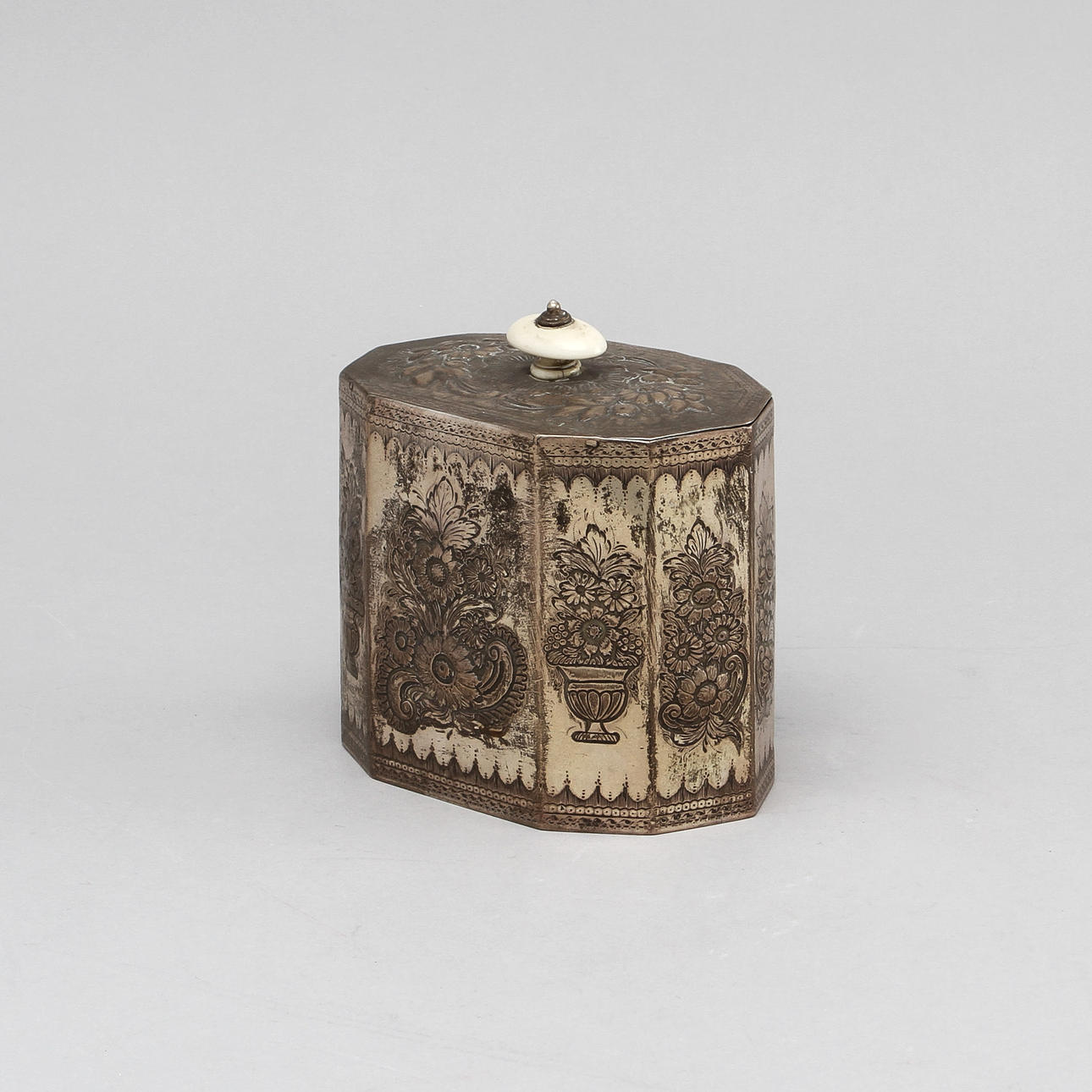 TEDOSA, silver, England, London 1786-87, vikt 650 gram.