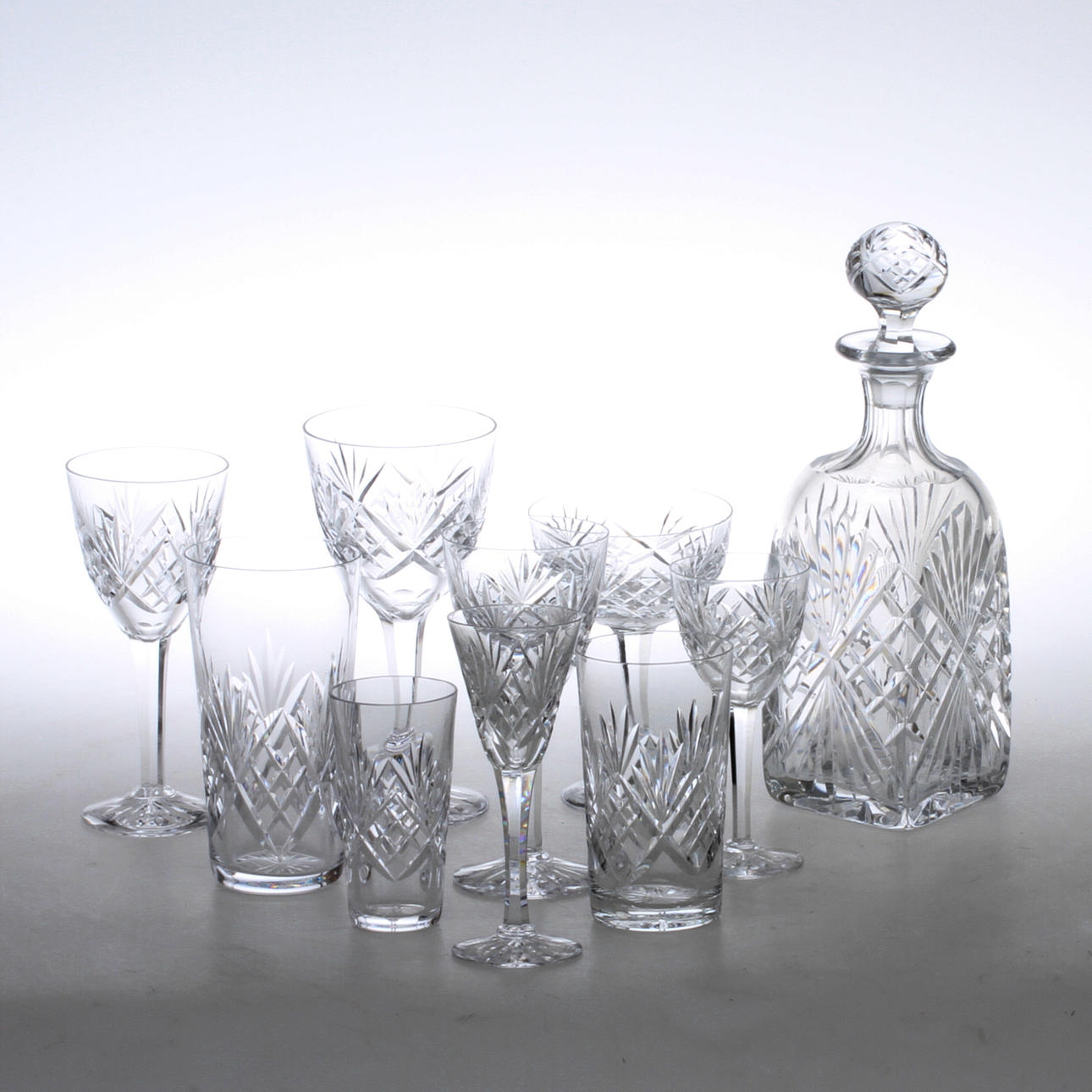 GLASSERVISDELAR, 101delar, glas, Helgamodell, 1900-tal.