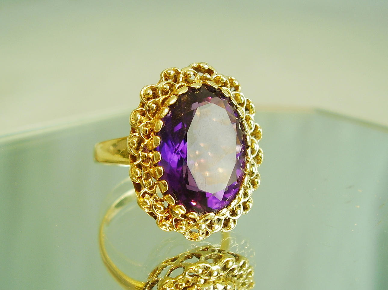 AMETIST RING handgjord i gult guld 14 karat.