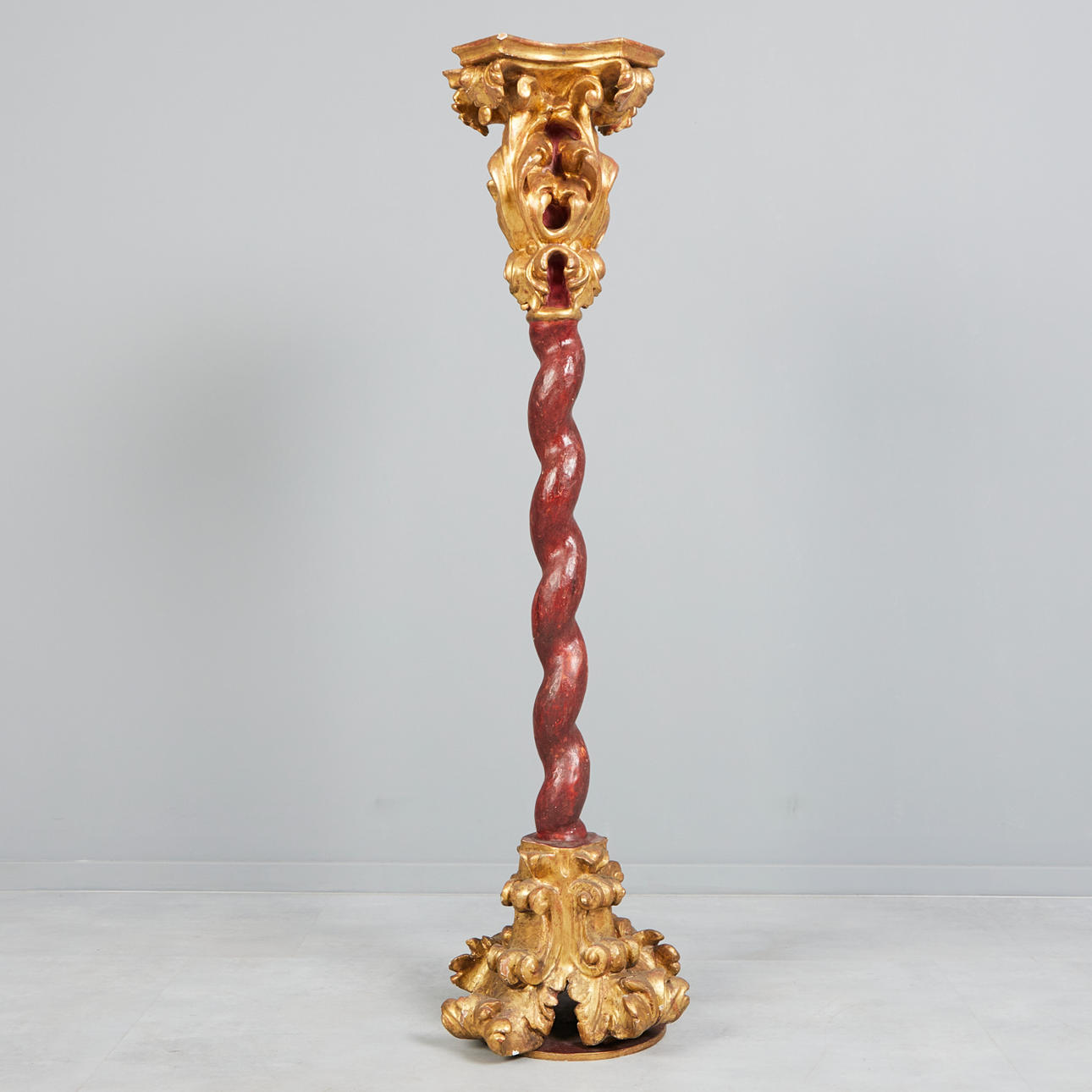 Sakraalinen jalustajalusta/koristepylväs, puu.