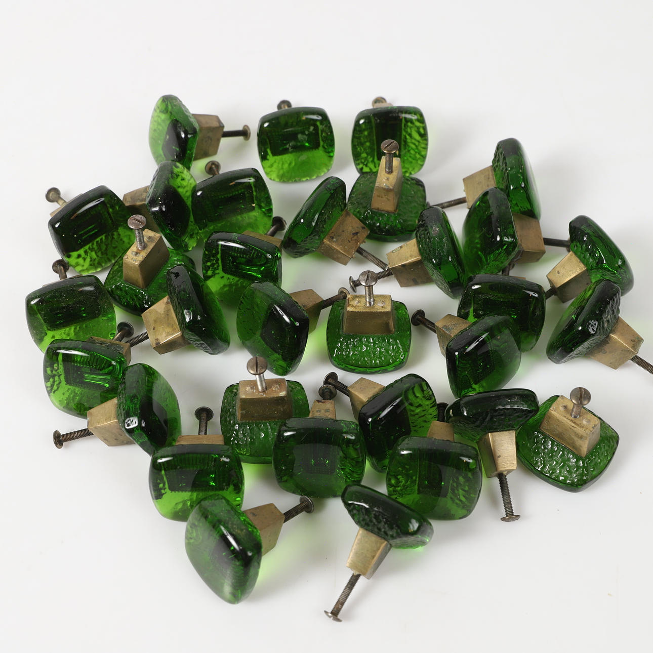32 door knobs, green glass/brass, 1970s.
