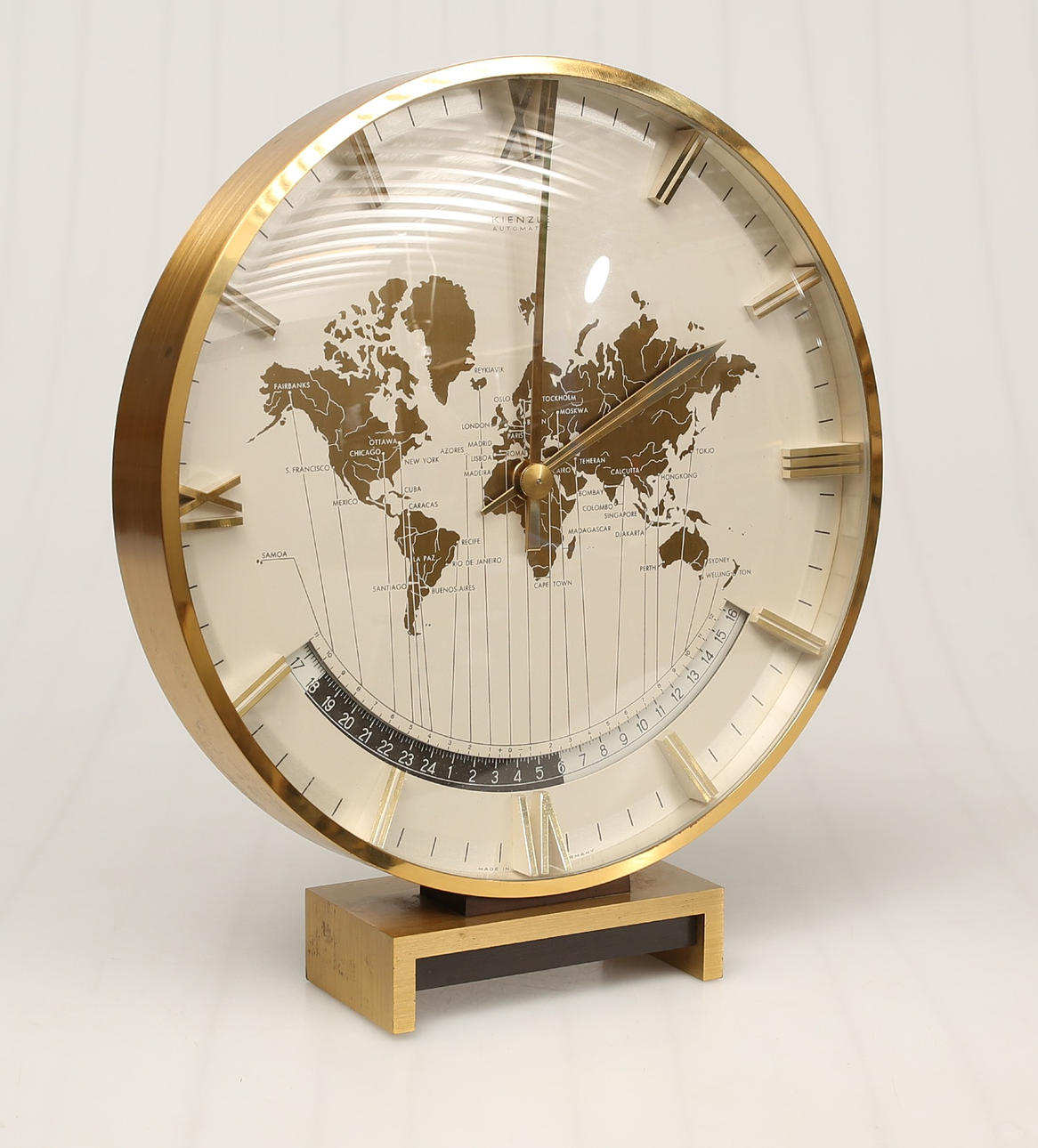 HEINRICH MÖLLER A table clock, Kienzle, brass, 1960s.