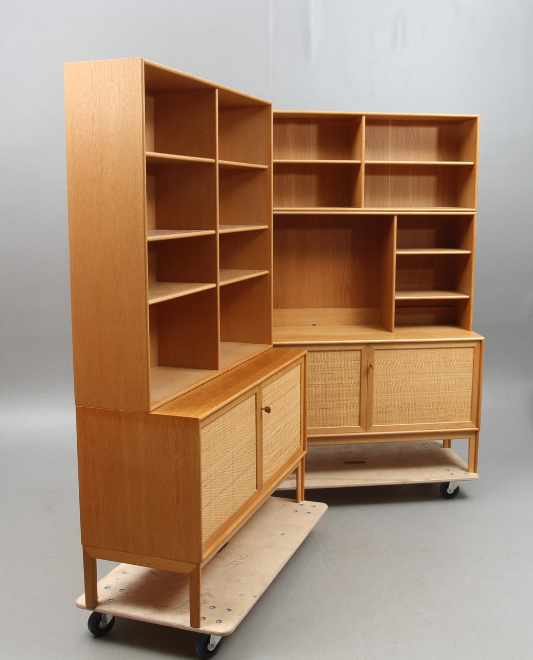 BOKHYLLOR, 2 st, Alf Svensson, Bjästa, 1900-talets mitt.