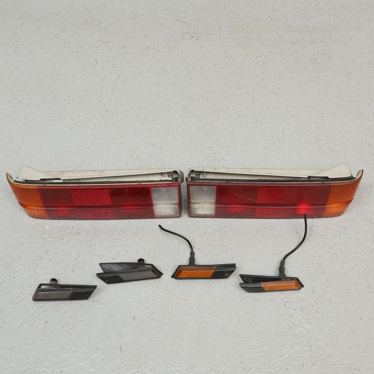 LUCES TRASERAS Y INTERMITENTES LATERALES, 6 PIEZAS, BMW E30.