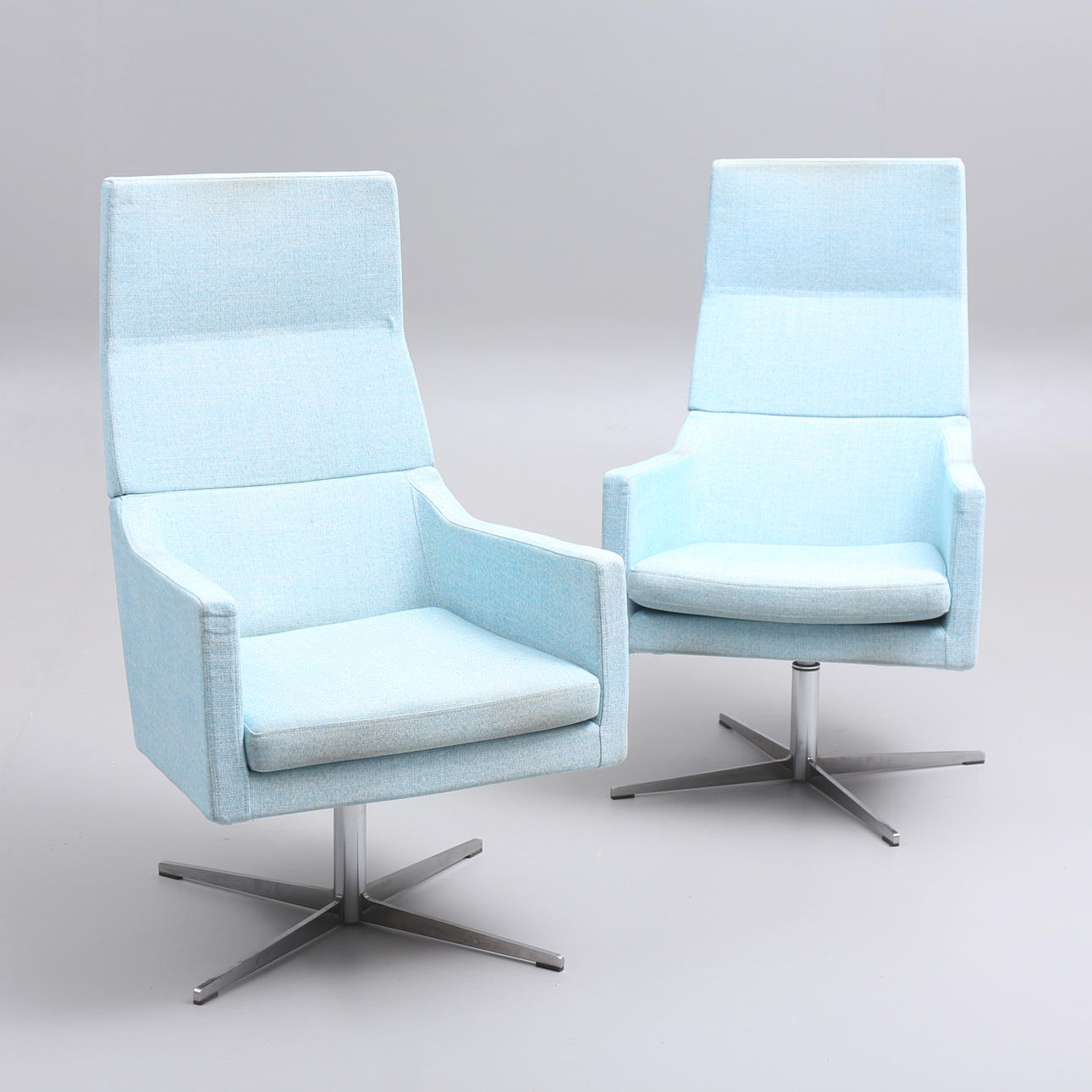 SNURRFÅTÖLJER, ett par, IRE möbler, Tibro.