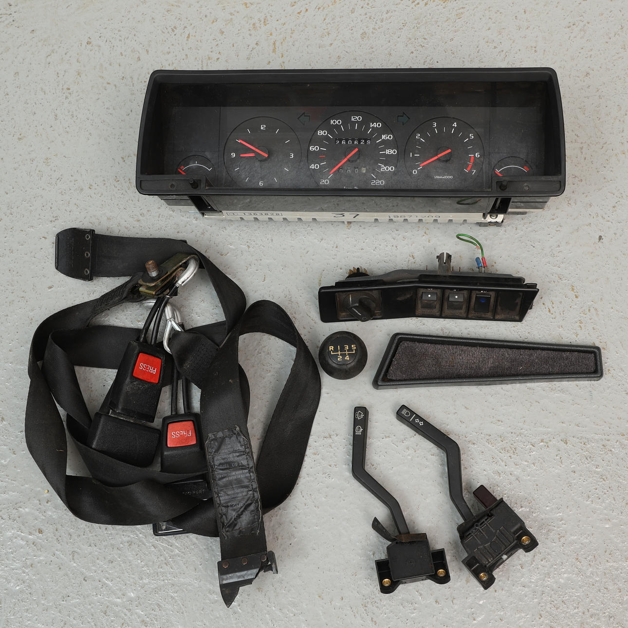 BILDELAR, 7 st, Volvo 740.