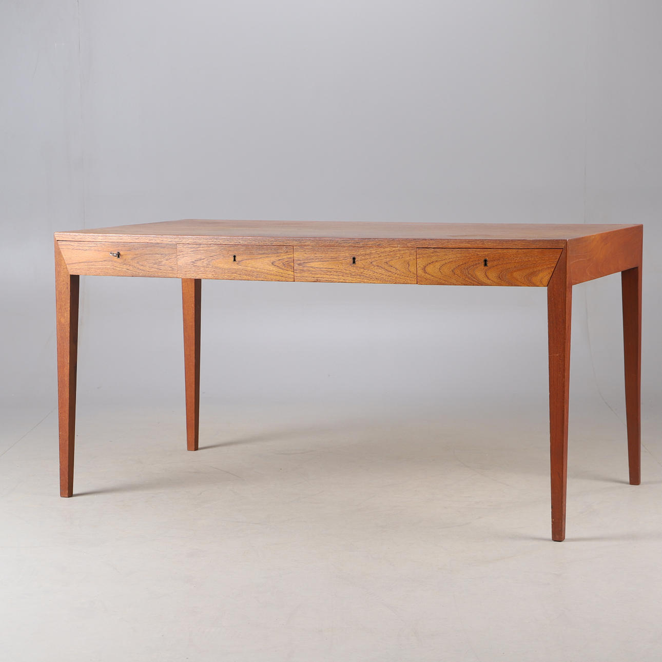 SEVERIN HANSEN. Skrivebord, teak, Haslev Møbelfabri, Danmark.