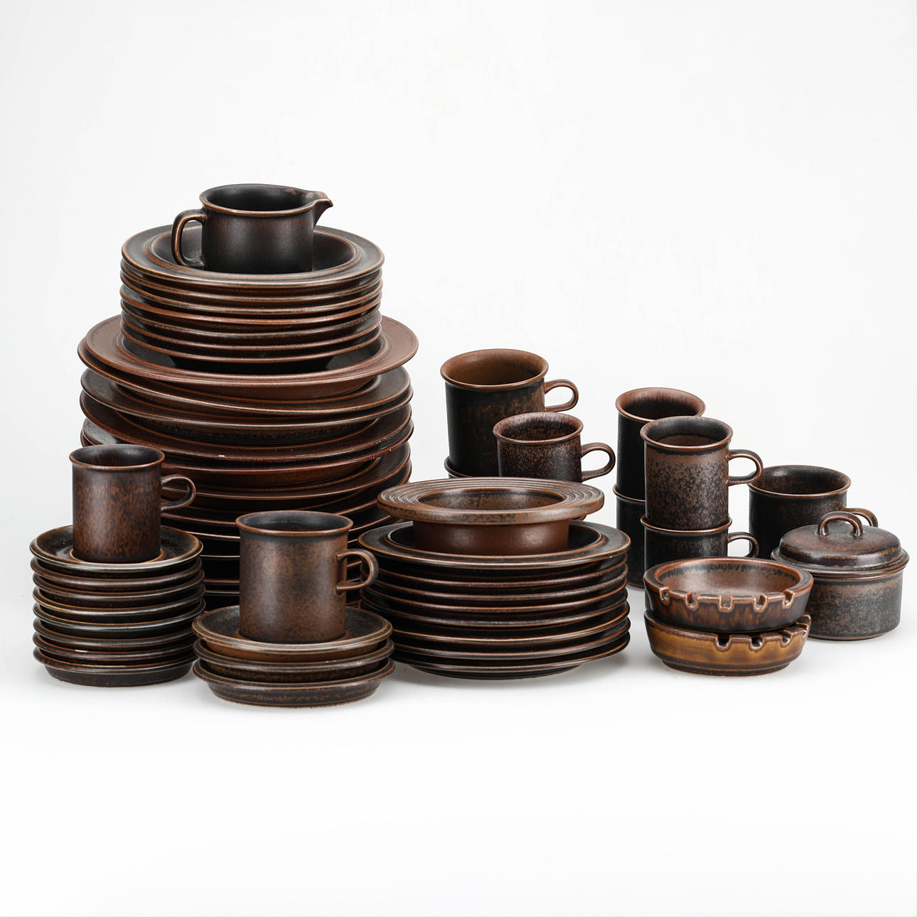 ULLA PROCOPÉ. A 43-piece “Ruska” stoneware tableware, Arabia.