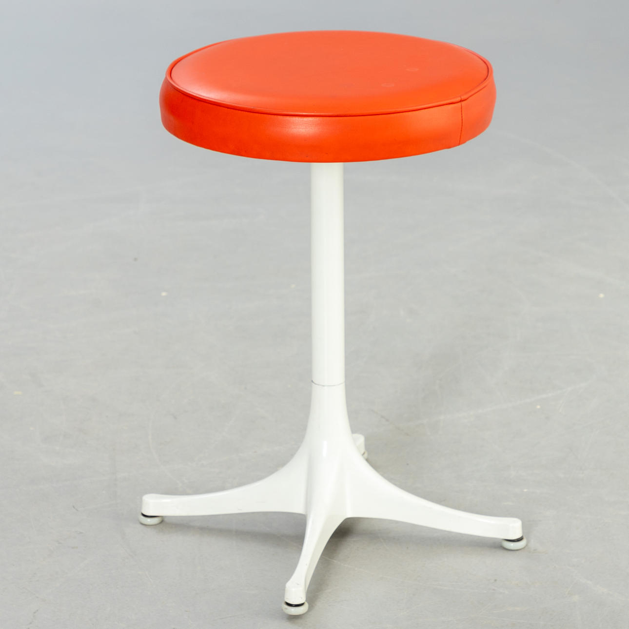 Hocker, George Nelson, Herman Miller made by Vitra.