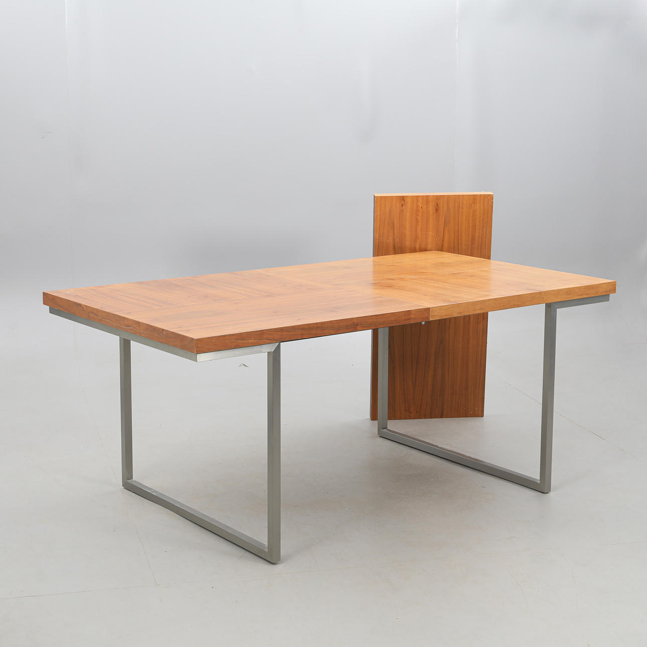 BORD, metallunderrede.