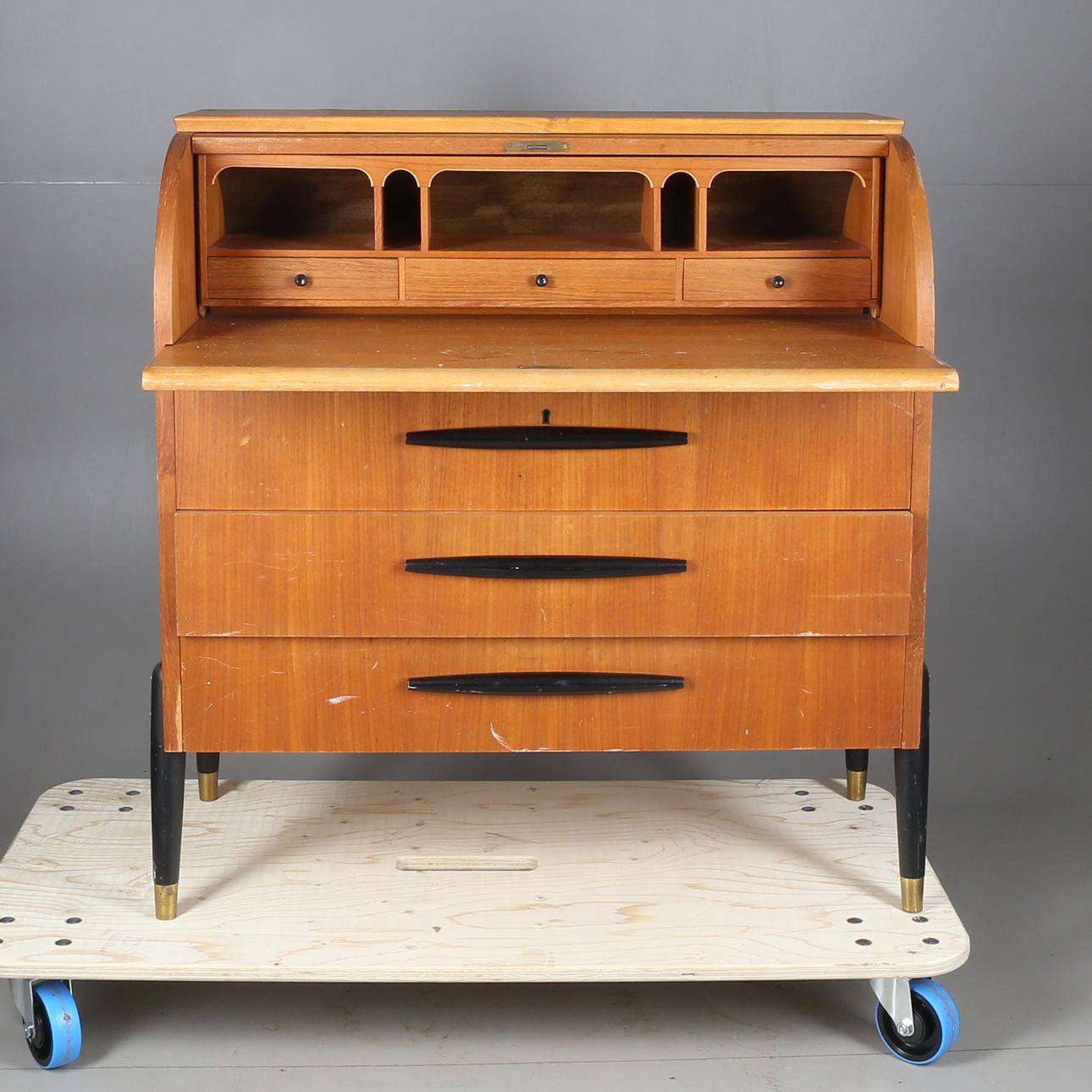 SKRIVKLAFFBYRÅ, teak/almfanér, 1960-tal.