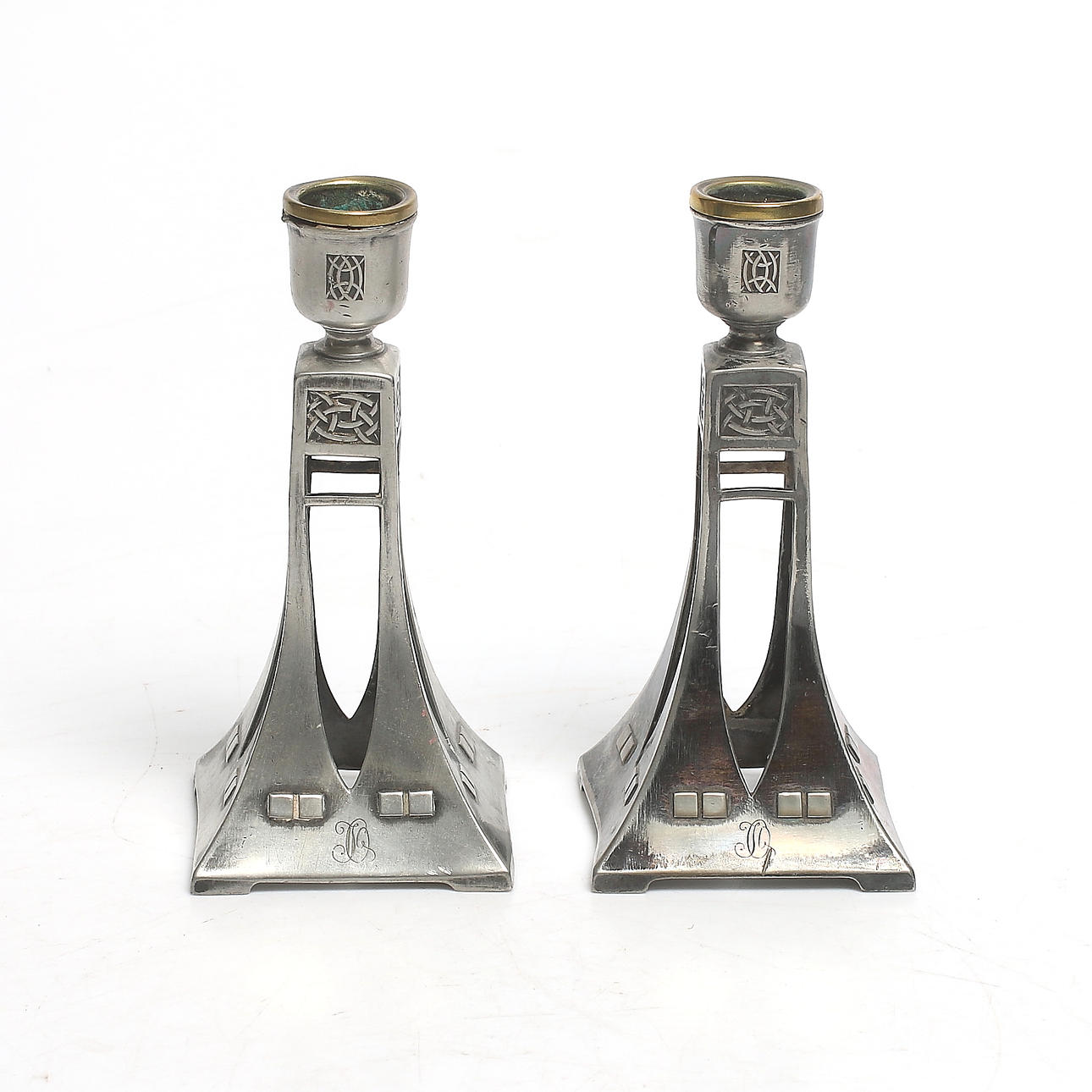 LJUSSTAKAR Ett par, nysilver, jugend, licenstillverkade av K. Anderson i Stockholm för WMF.