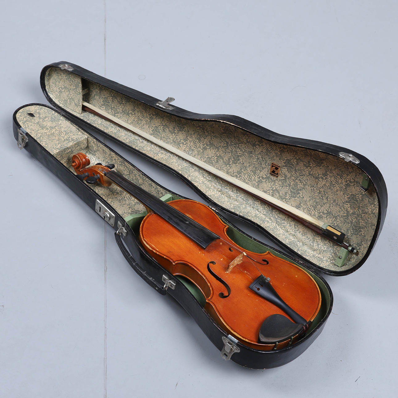 VIOLIN WITH STRING, JOHN ERICSSON ESKILSTUNA 1924, SIGNED.