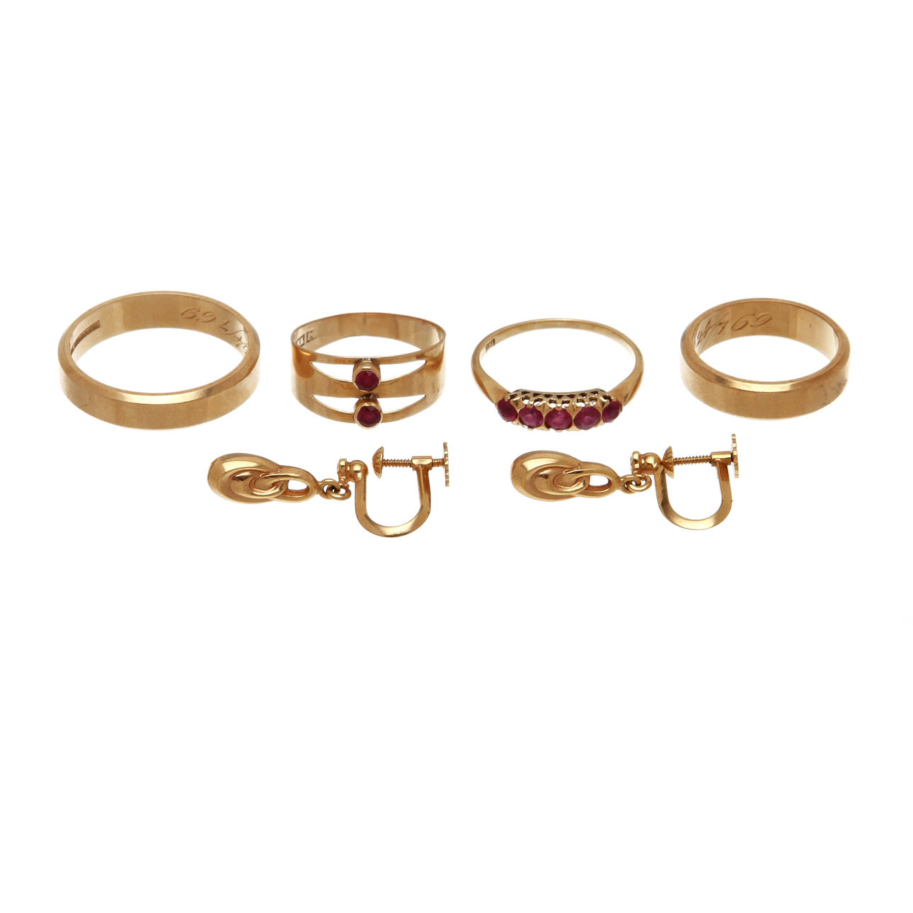 4 RINGAR och 1 PAR ÖRHÄNGEN, 18k guld, vikt 17,2 gram.