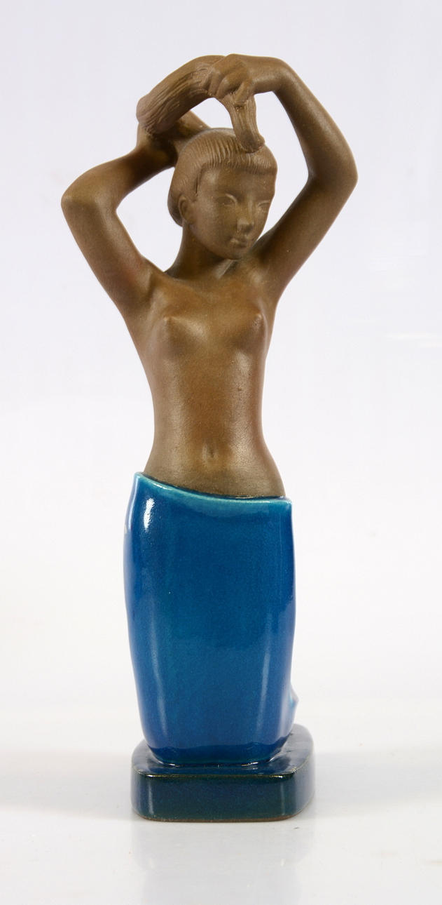 FIGURIN, stengods, sittande kvinna, Johannes Hedegaard för Royal Copenhagen.