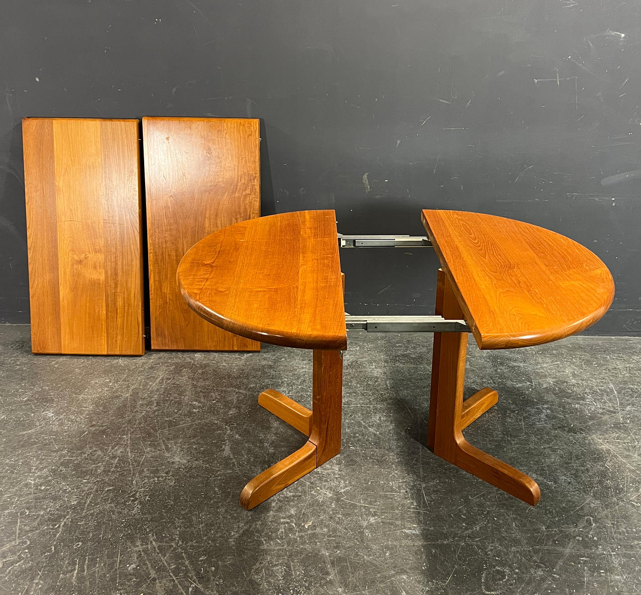 ESSTISCH TEAK AUSZIEHBAR.