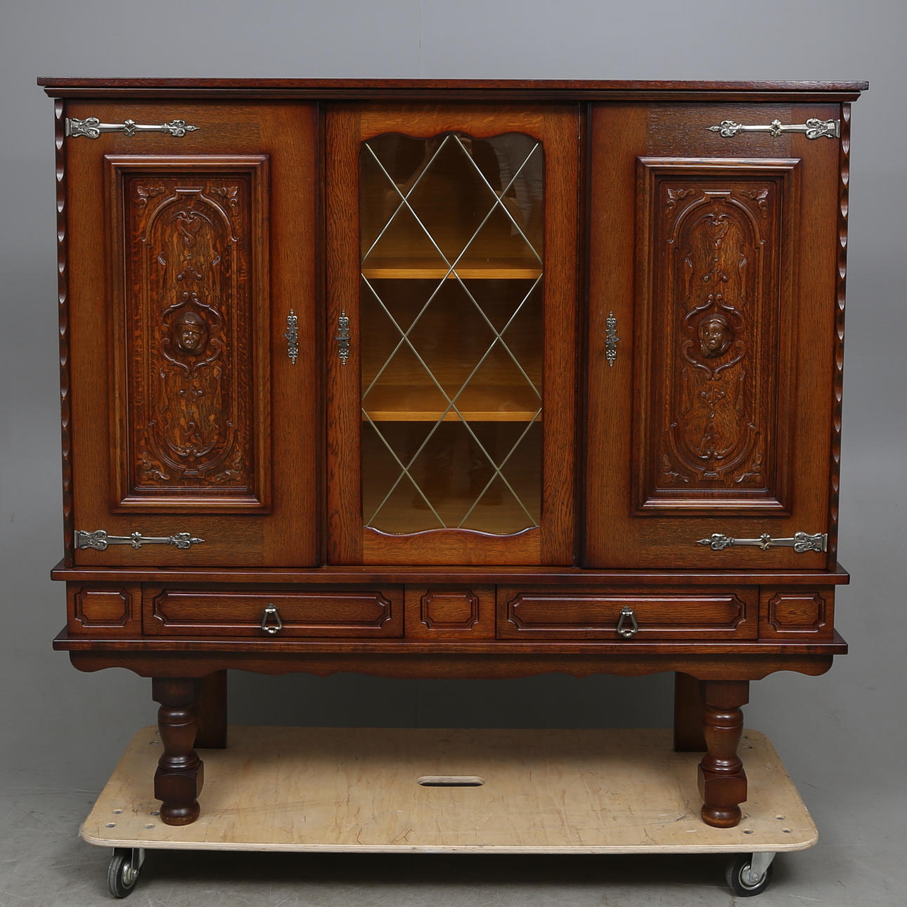 SKÅP med VITRINDEL, ek. Barockstil, 1900-tal.