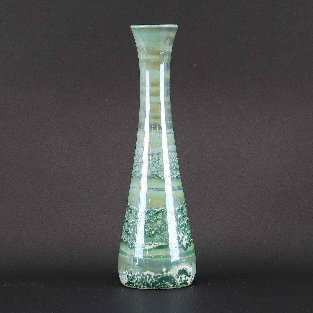 A “Classic” vase by LEENA HEINONEN.