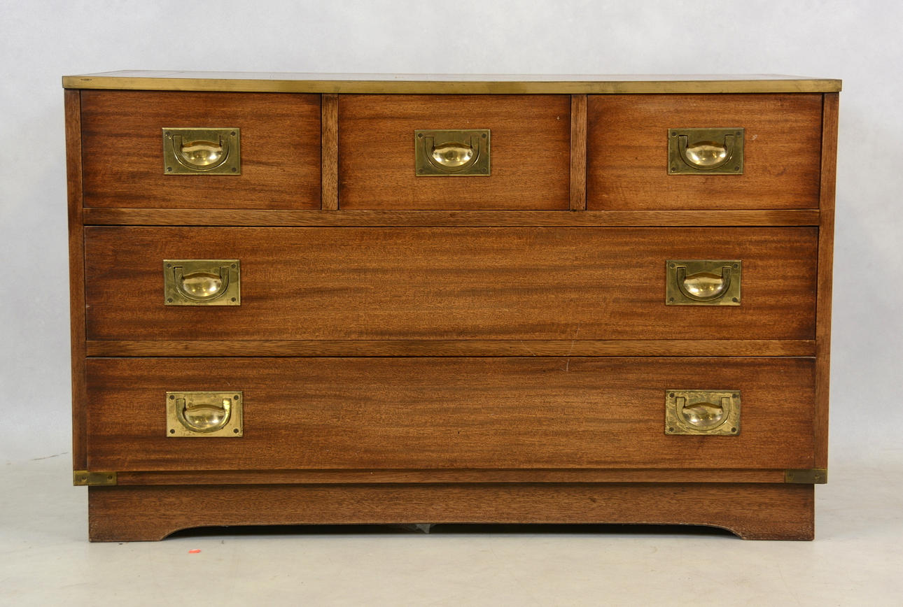 HALLBYRÅ, engelsk stil, 1900-talets andra hälft.