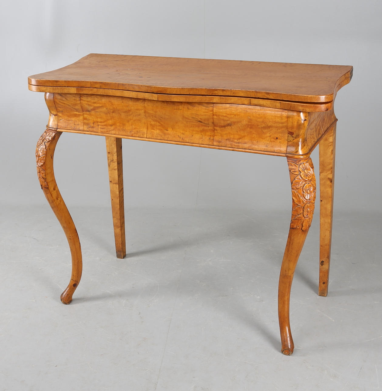 SPELBORD, masurbjörk, rokokostil, 18/1900-tal.