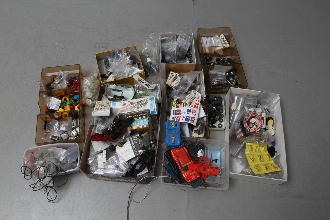 PARTI mest SCALEXTRIC reservdelar.