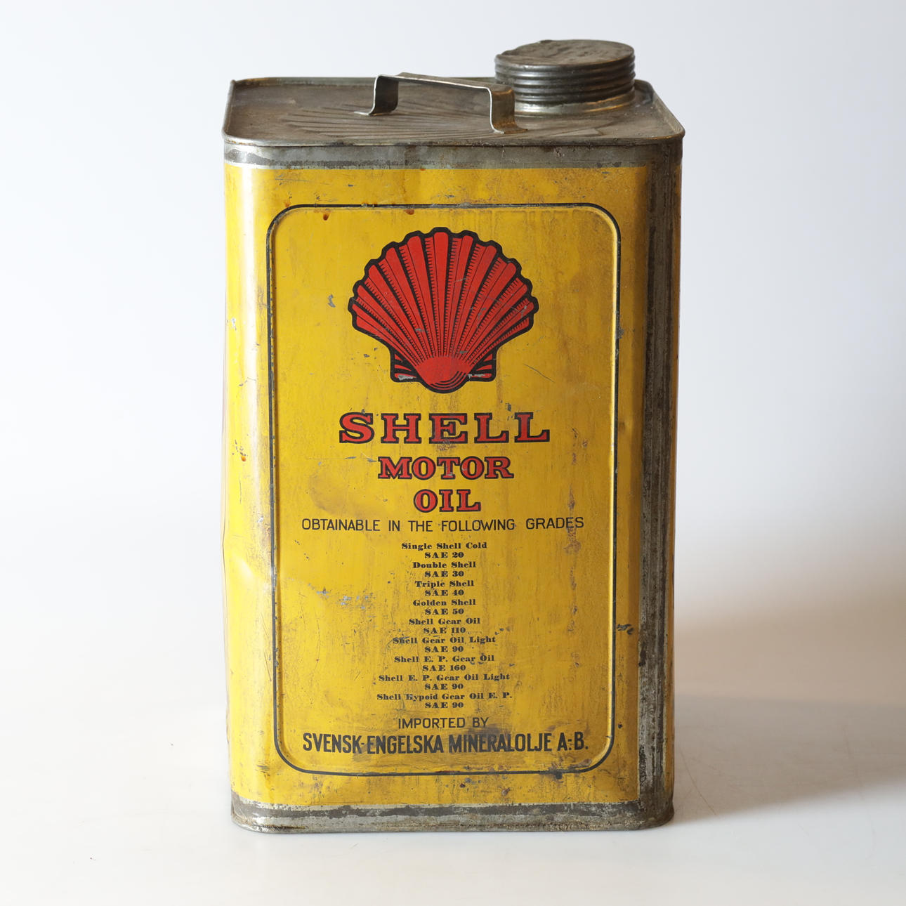 A 20th-century SHELL motor-oil tin can. Miscellaneous