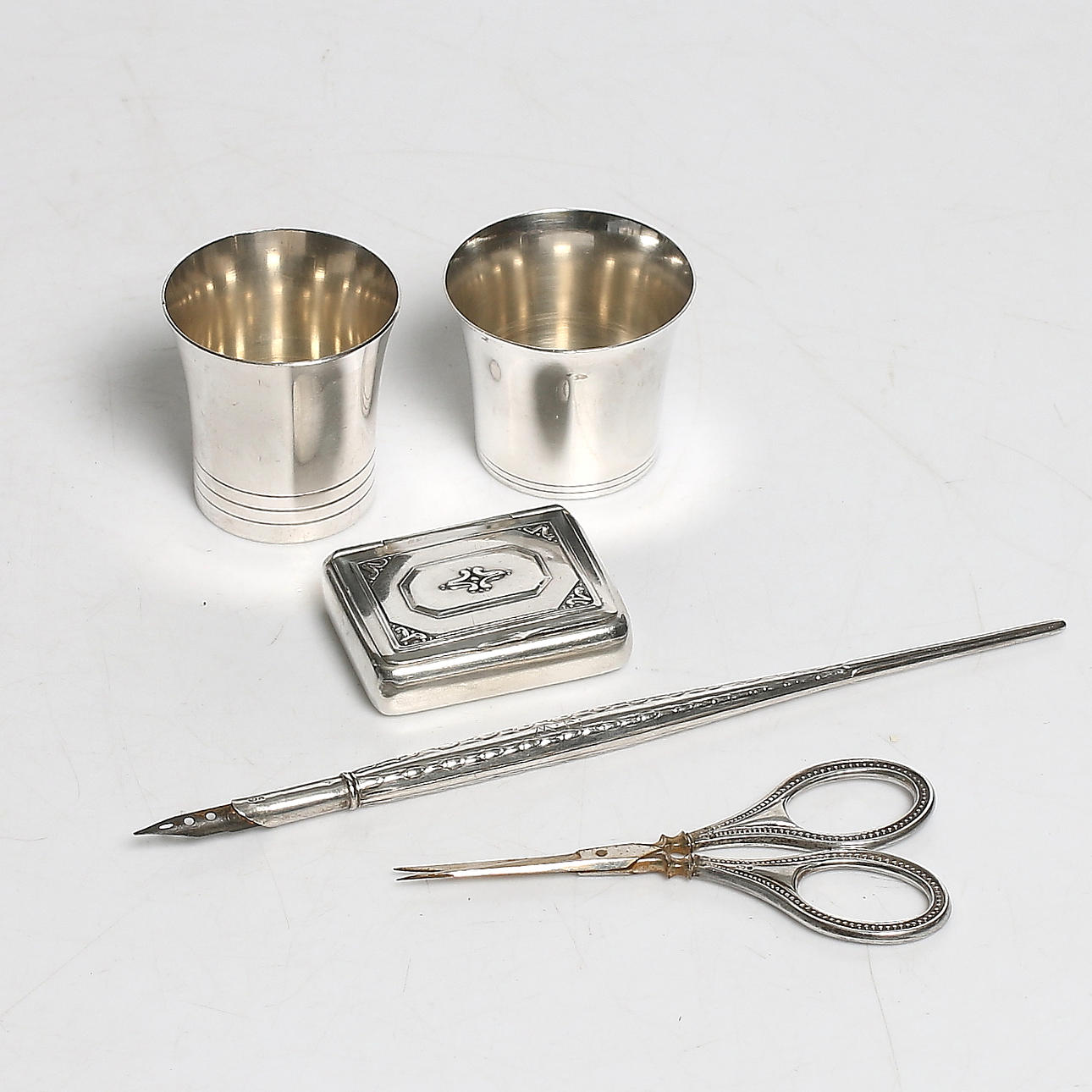 BÄGARE, PENNA, SAX och ASK, 5 delar, silver, 18/1900-tal. Total vikt 113 gram.