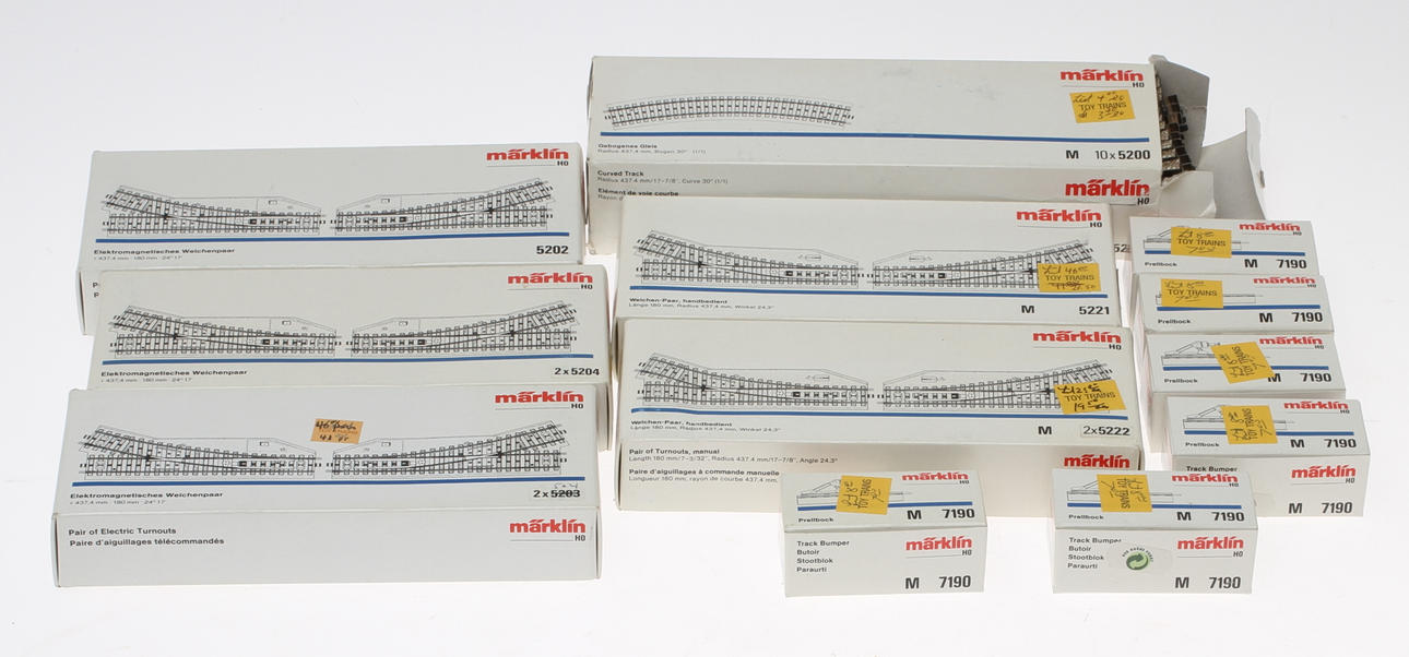 MÄRKLIN räls och växlar med punkkontakt i originalkartonger.