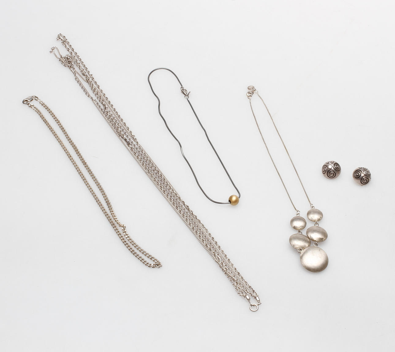 HALSBAND samt CLIPS, 5 delar, silver, bl.a. Kalevala Koru, 1900-tal.