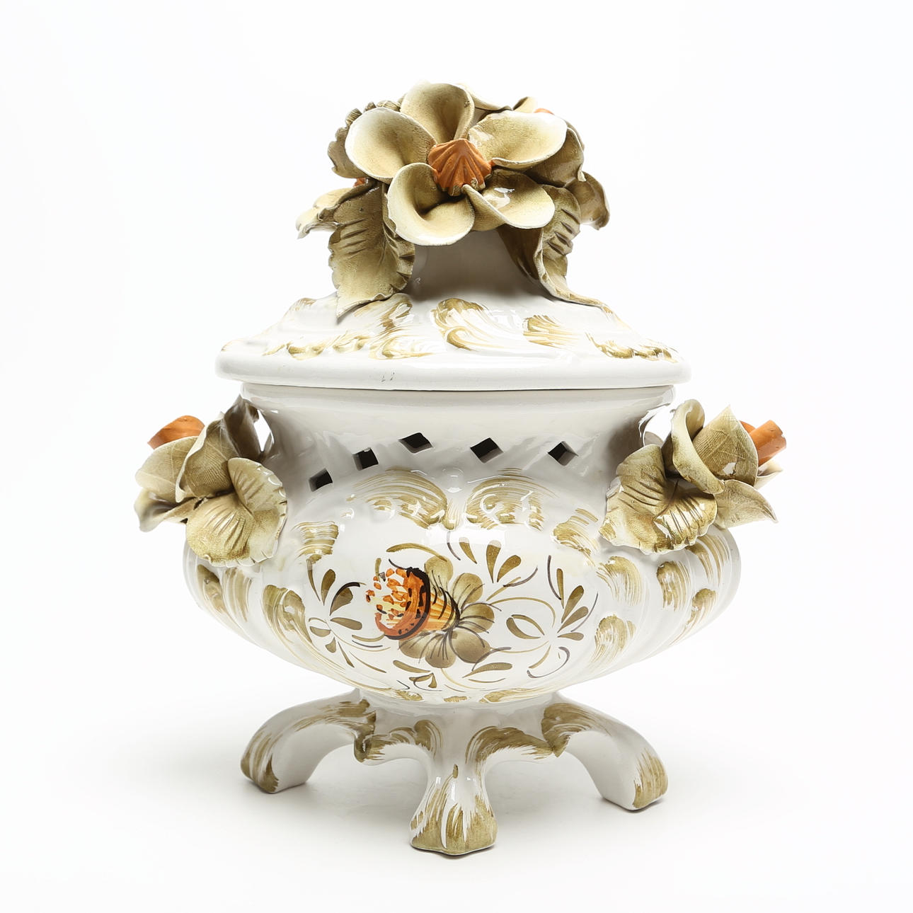 Eine Schale mit Fayence-Deckel, Italien.