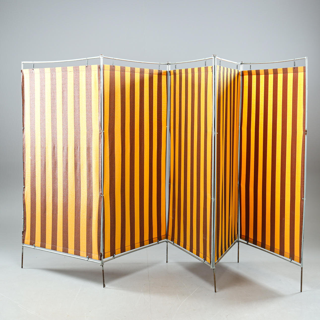 SOLSKYDD / VINSKYDD / VIKVÄGG, 1960-tal.