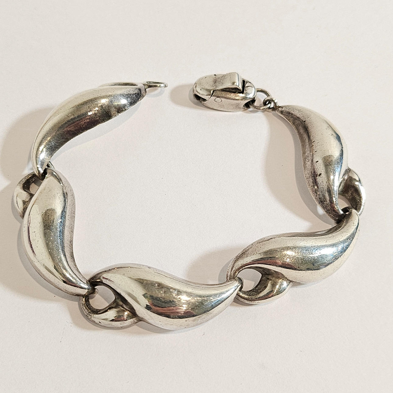 BAYANIHAN. STERLING SILVER BRACELET.