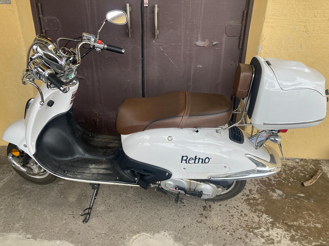 MOPED, Retro, Znen, 2019.
