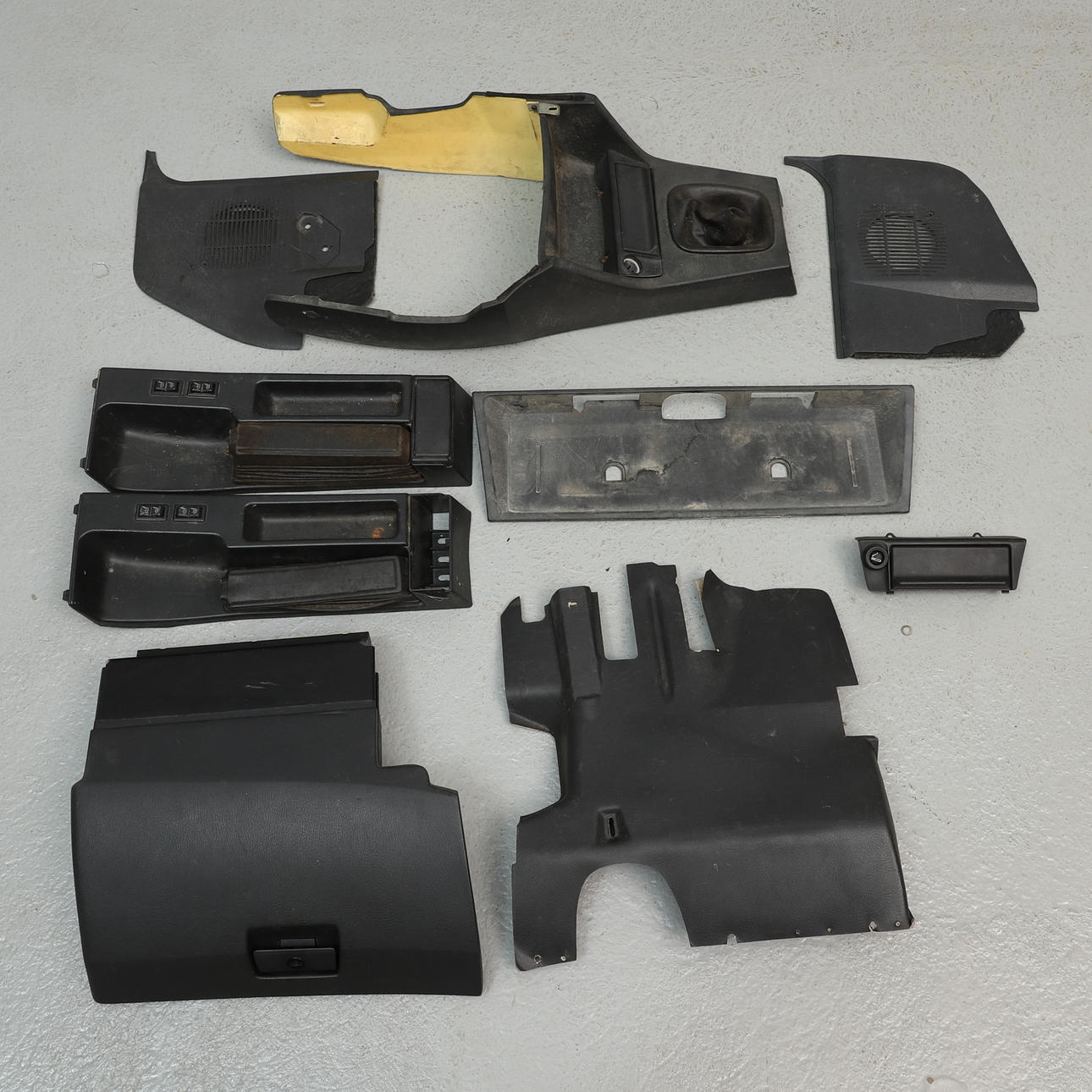 INNENARCHITEKTUR, 9-teilig, BMW E30.