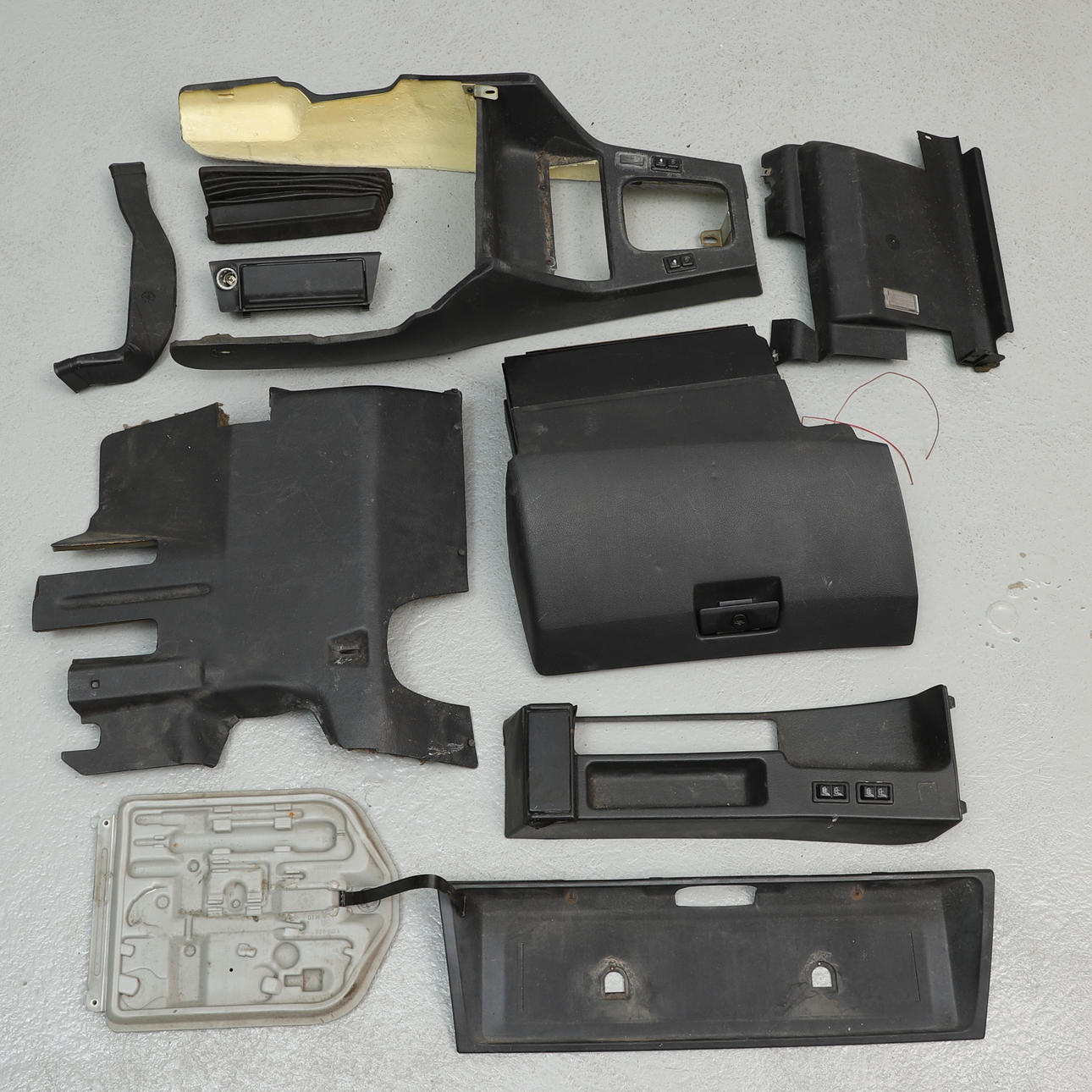 INTERIOR DESIGN, 9 pieces, BMW E30.