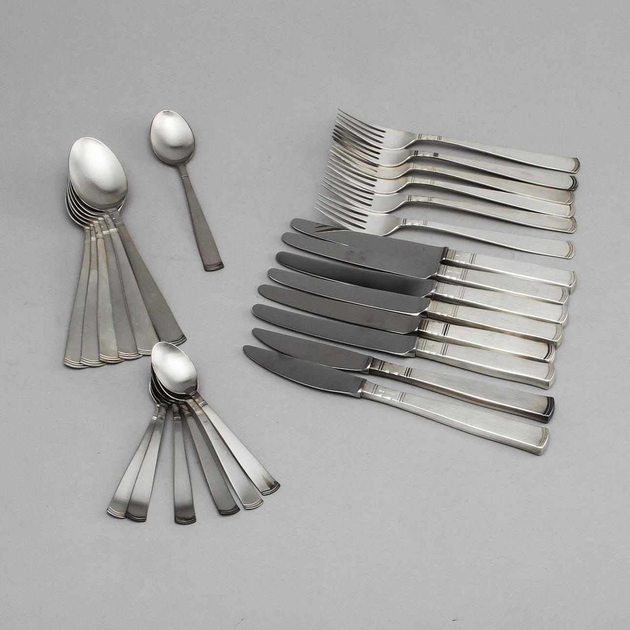 BESTICKSERVIS, 27 delar, "Rosenholm", Guldsmedaktiebolaget. Vikt 1138 (knivblad i stål inkluderat) g.