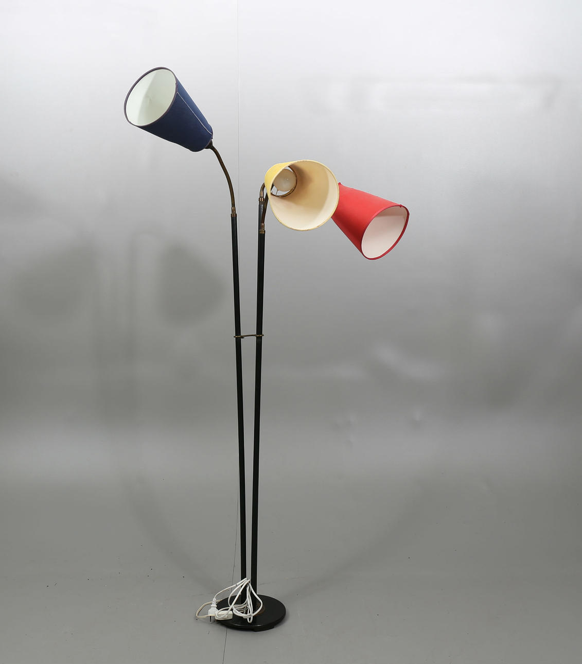 GOLVLAMPA, metall, 3 böjbara ljuspunkter, 1950-tal.