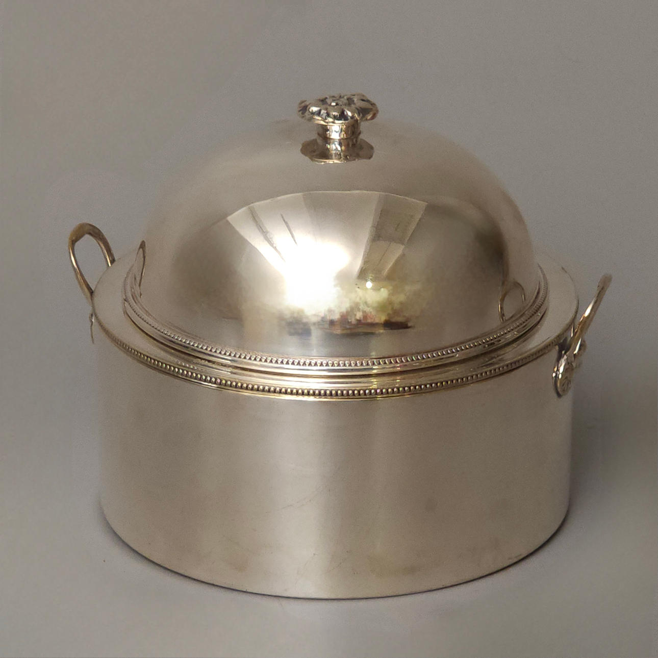 VALENTÍ. RECIPIENTE PARA CAVIAR EN ALPACA PLATEADA.