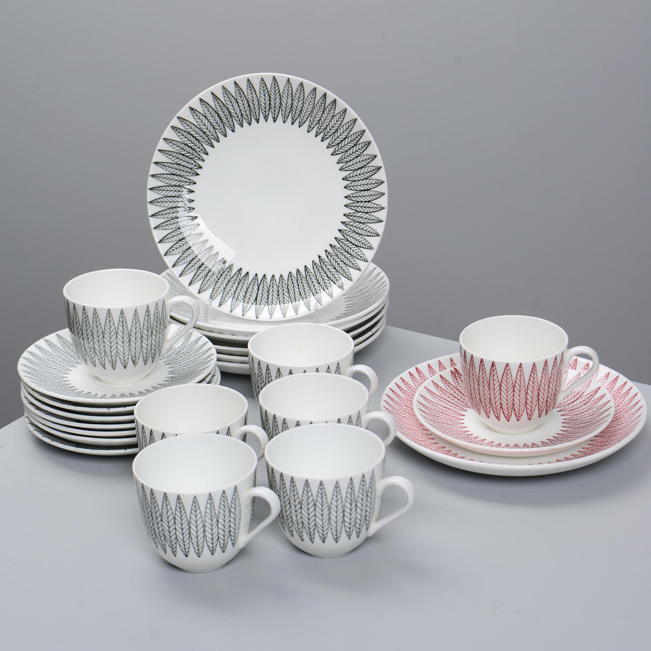 STIG LINDBERG. “Salix”, 14 pieces, Gustavsberg, 1954-65. Ceramics